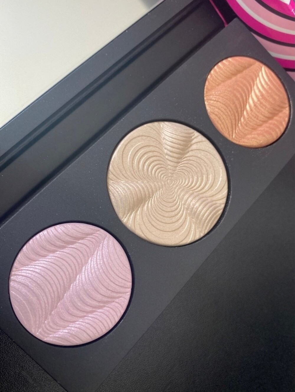MAC Step Bright Up Extra Dimension Skinfinish Powder Highlighter